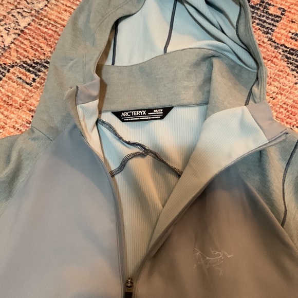 Arc’teryx women’s lightweight jacket - XS - Picture 7 of 11